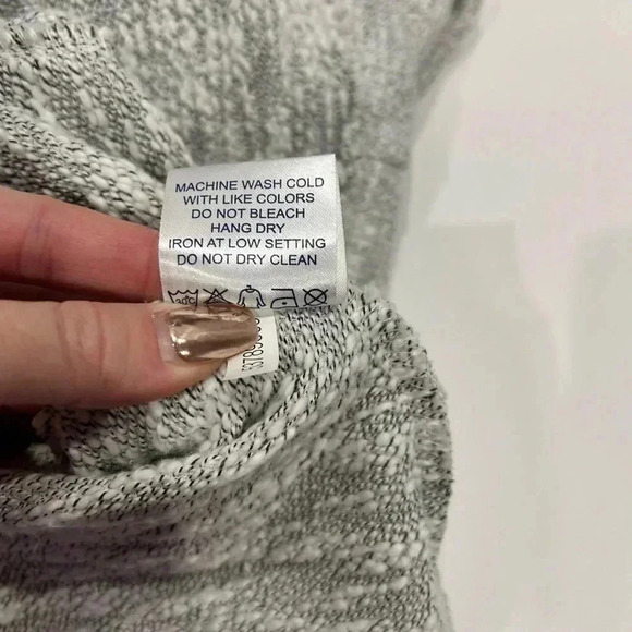 Outfitter Trading Co. heather gray sweater size L - Picture 9 of 11